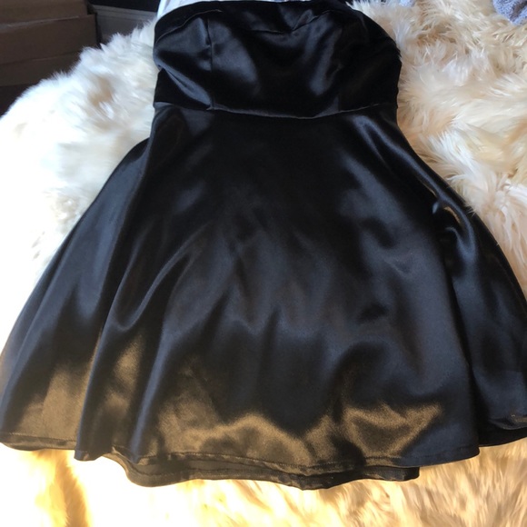 Lulus Dresses & Skirts - Lulus black sleeveless flirty dress